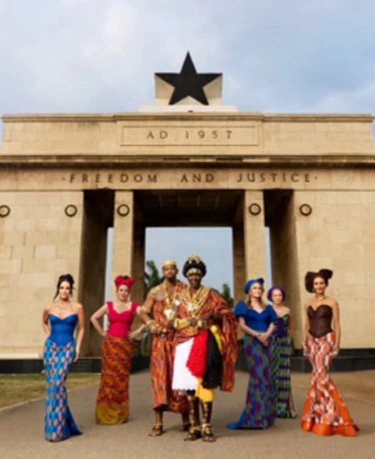 Bozoma in front of the Arch